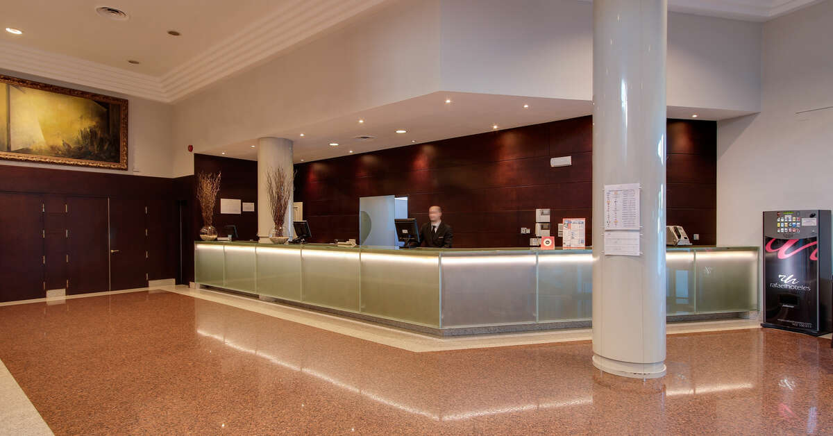 Ein Foto vom Innenbereich im Rafaelhoteles Atocha