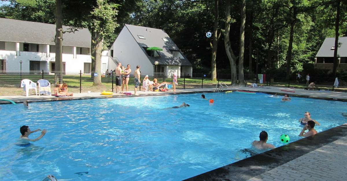 Een foto van het zwembad bij Green Resort Limburg