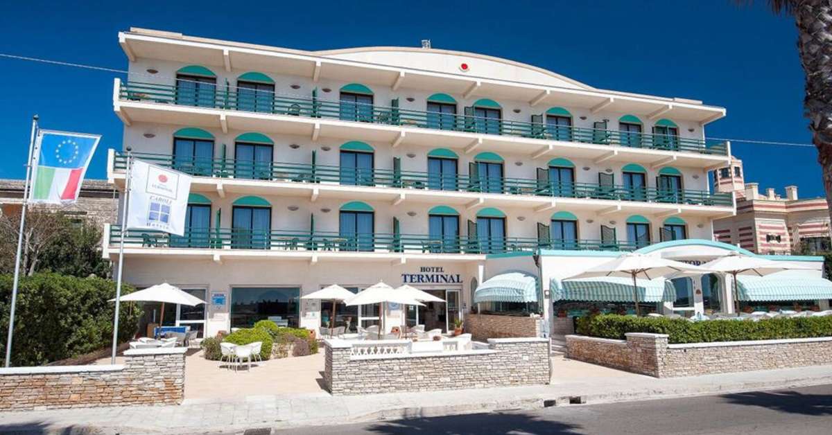 Een foto van de buitenkant van Hotel Terminal