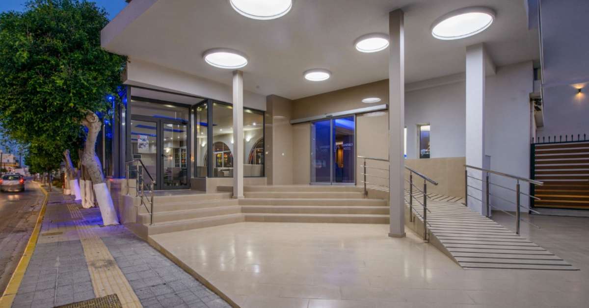 Een foto van de buitenkant van Vanisko Hotel