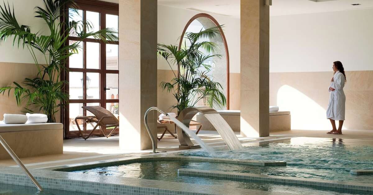 Een foto van het zwembad bij Melia Hacienda Del Conde