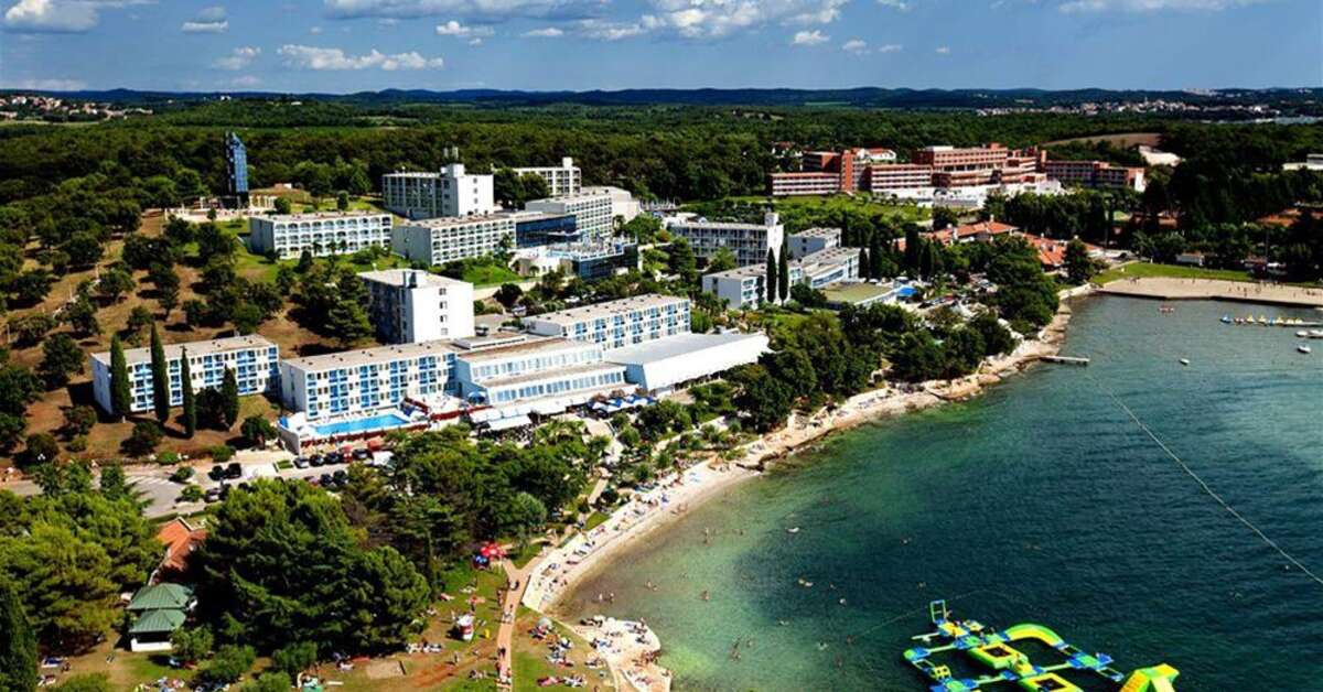 Een foto van de buitenkant van Hotel Plavi Plava Laguna