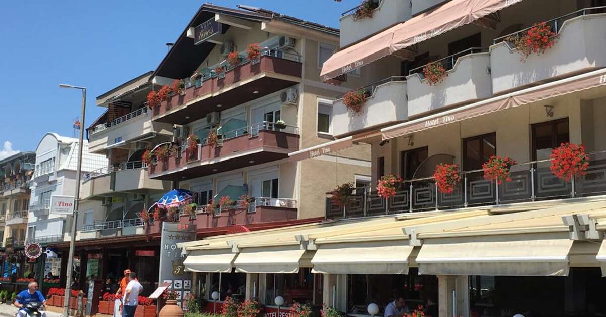 Een foto van de buitenkant van Villa Tino Pub