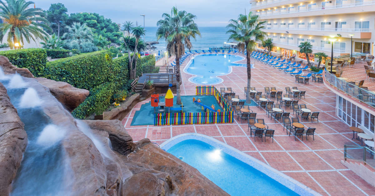 Een foto van het zwembad bij Hotel Cala Font