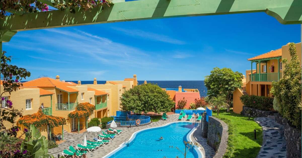 Een foto van het zwembad bij Appartementen La Caleta