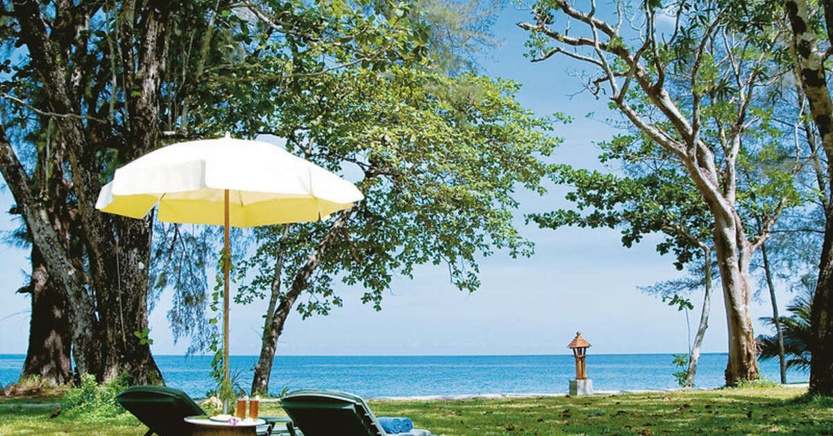 Een foto van het terras bij Khao Lak Merlin Resort