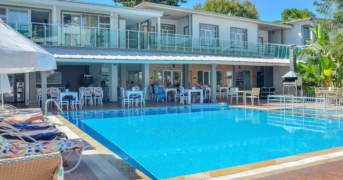 Een foto van het zwembad bij Altinkum Bungalows