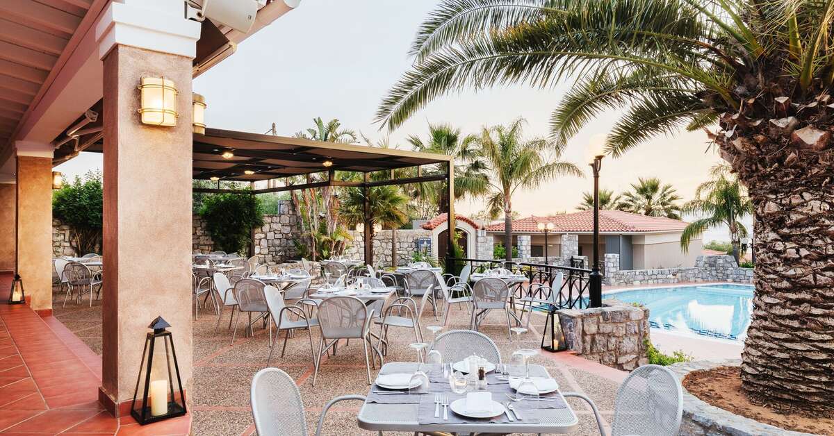 Een foto van het terras bij Hotel Akti Taygetos