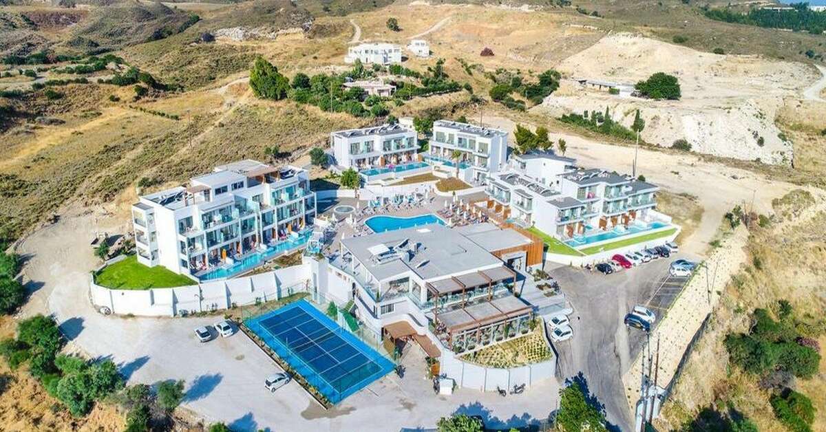 Een foto van de buitenkant van Harmony Crest Resort & Spa