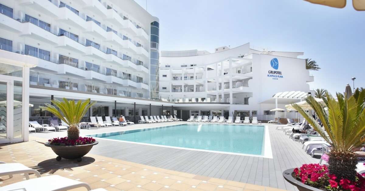Een foto van het zwembad bij Grupotel Acapulco Playa