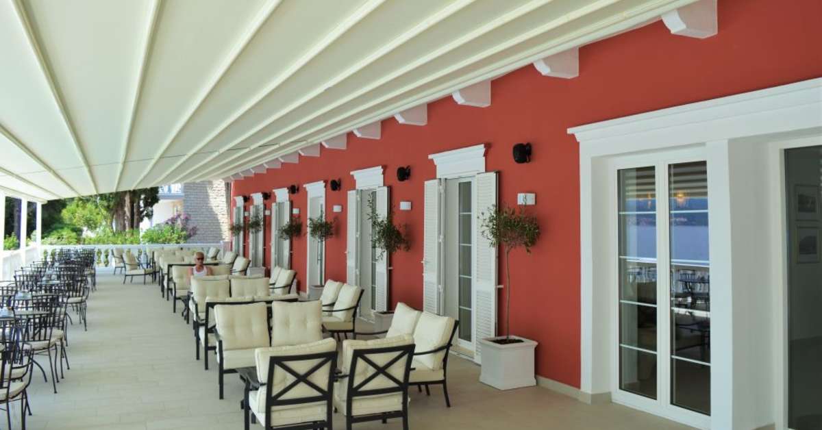 Een foto van het terras bij Aminess Younique Bellevue Hotel