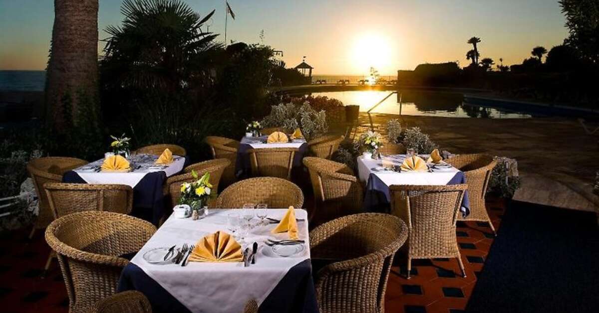 Een foto van het terras bij Algarve Casino Hotel