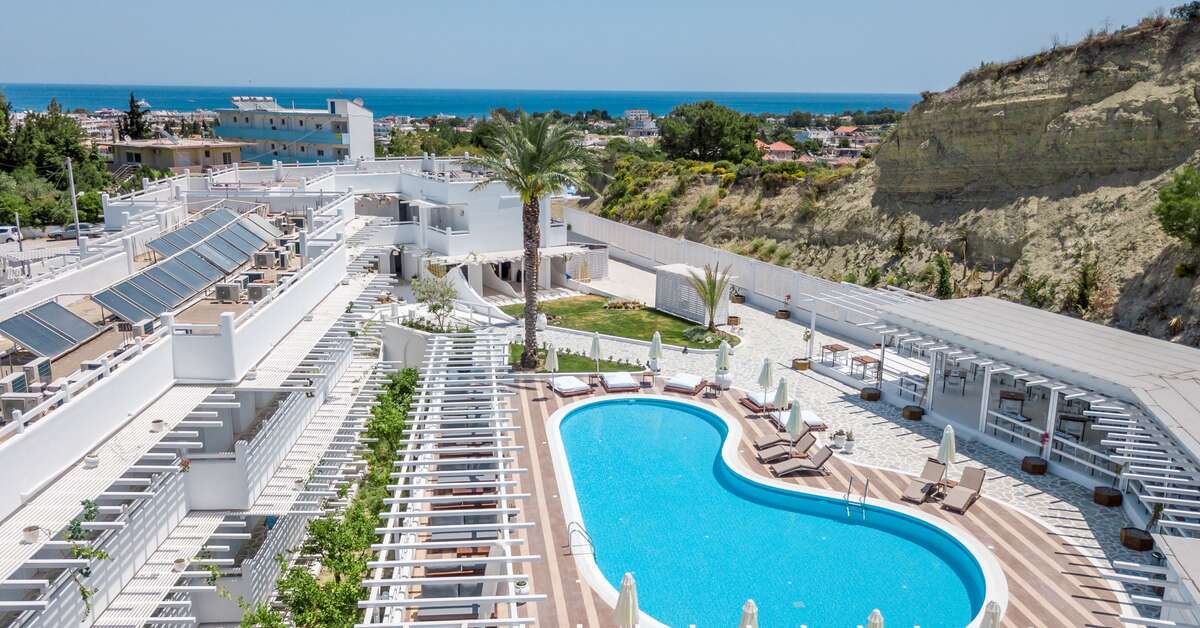 Ein Foto vom Pool im Aloe Hotel