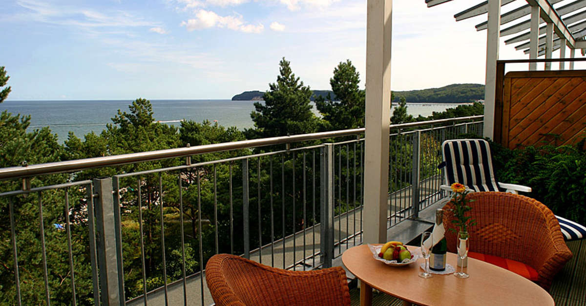 Een foto van het terras bij IFA Rugen Hotel & Vakantiepark