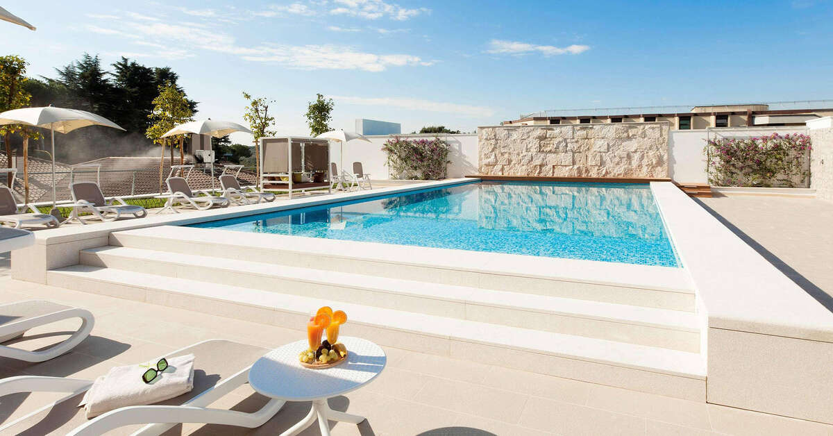 Een foto van het zwembad bij Aparthotel Adagio Rome Vatican