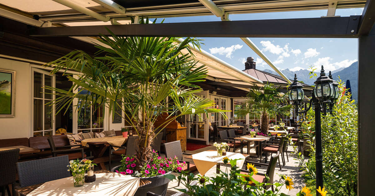 Een foto van het terras bij Hotel Hubertus