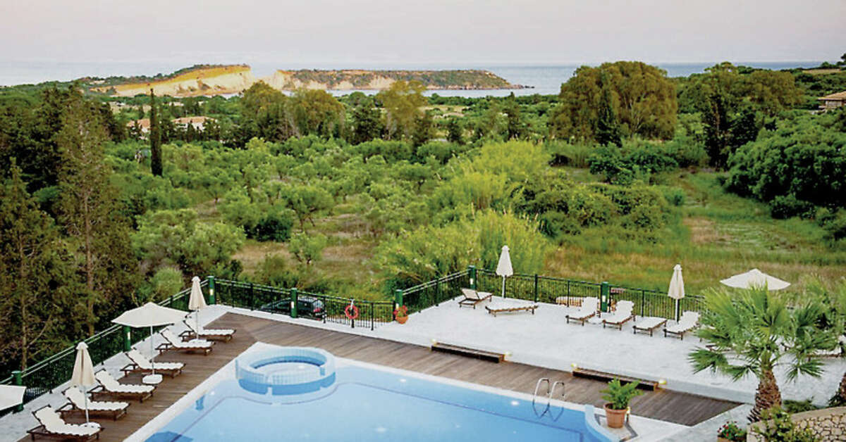 Een foto van het zwembad bij Belvedere Luxury Suites