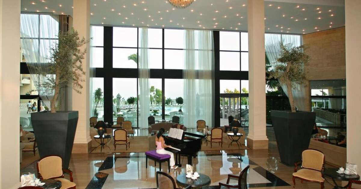 Een foto van het interieur van Grecian Park Hotel