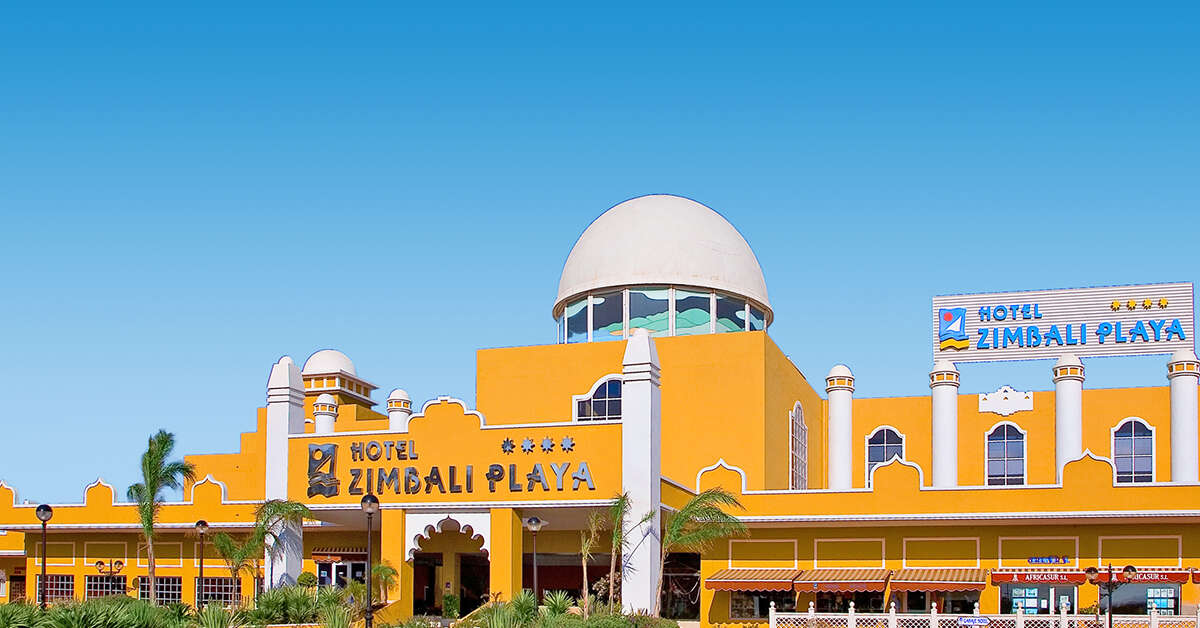 Een foto van de buitenkant van Zimbali Playa Spa Hotel