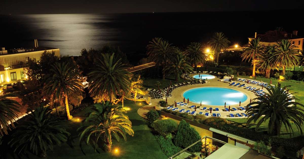 Een foto van het zwembad bij Vila Gale Cascais