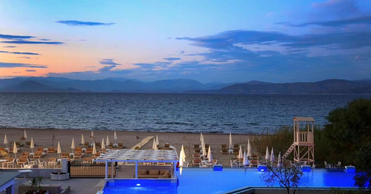 Ein Foto vom Pool im Cavomarina Beach Hotel