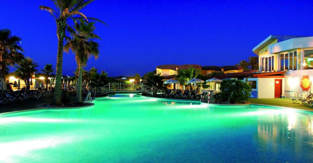 Een foto van het zwembad bij Marinda Garden