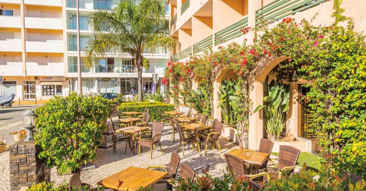 Een foto van het terras bij Casablanca Inn Boutique Hotel