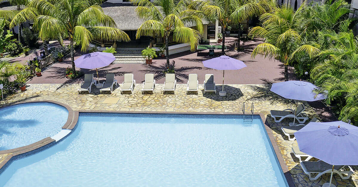 Een foto van het zwembad bij Le Palmiste Resort & Spa