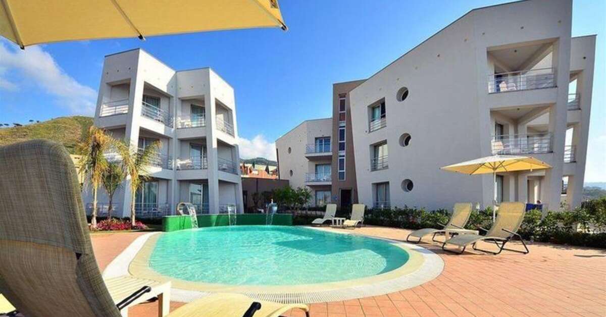 Ein Foto vom Pool im Hotel Astro Suite