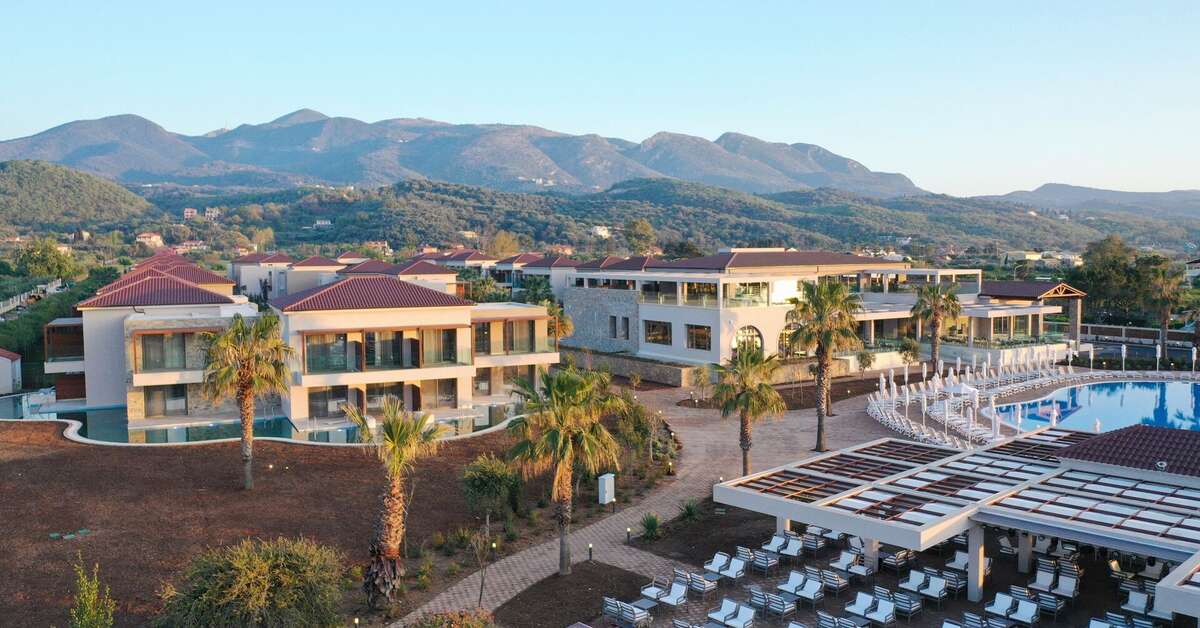 Een foto van de buitenkant van Almyros Beach Hotel