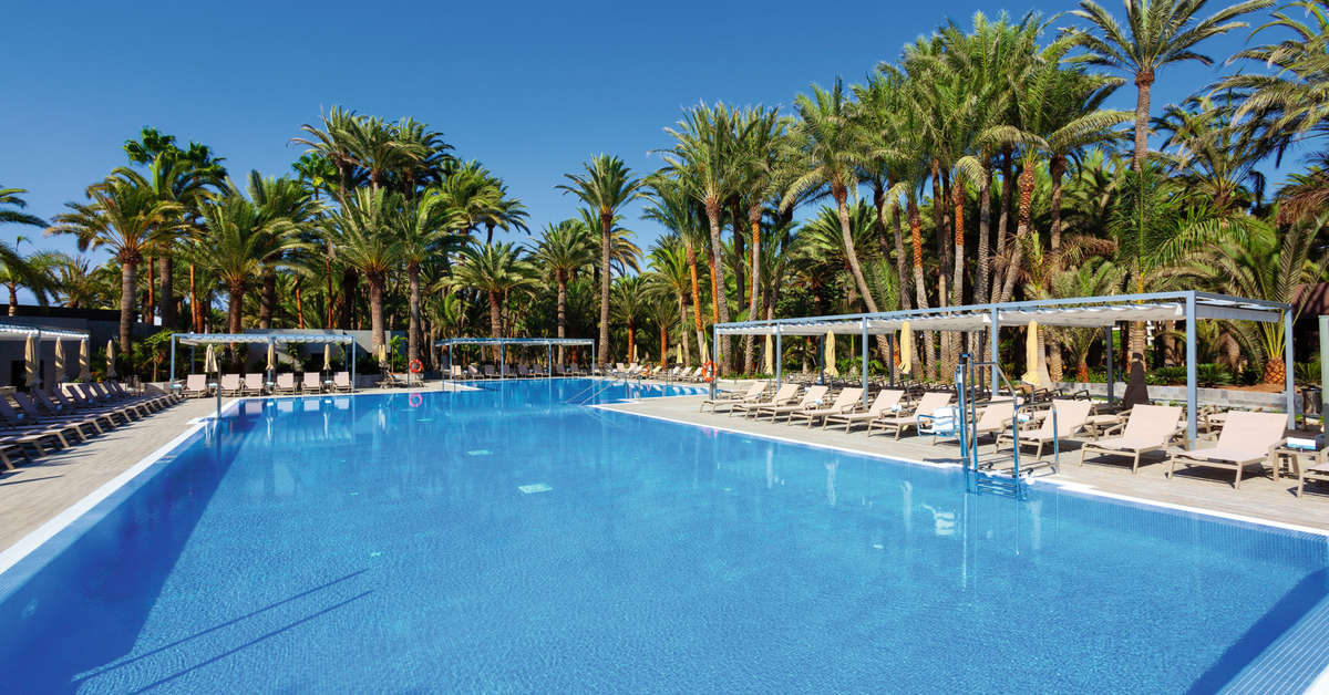 Een foto van het zwembad bij Riu Palace Oasis
