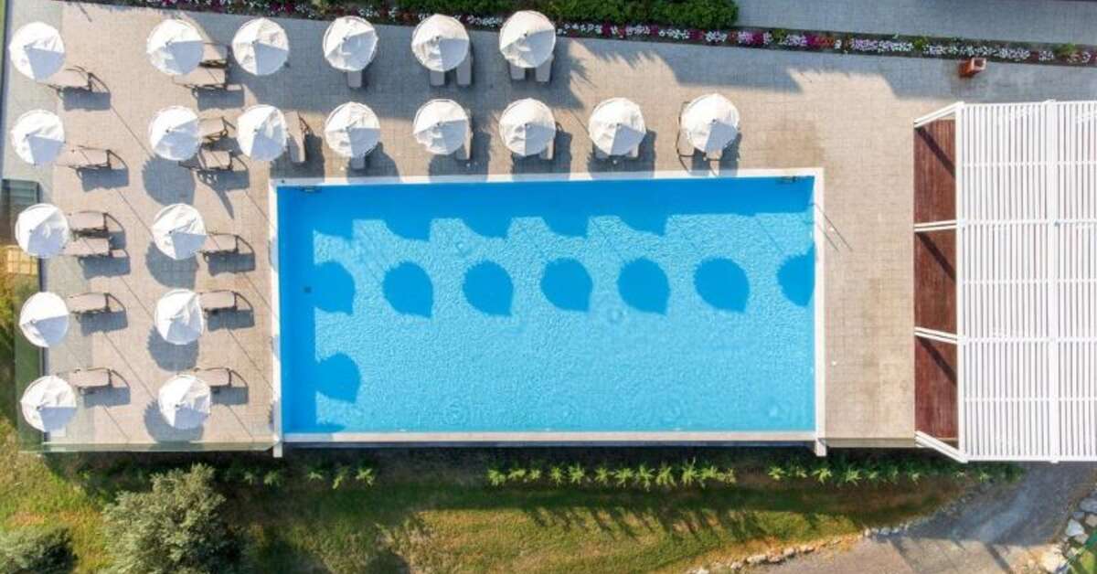 Ein Foto vom Pool im Lindos Breeze Beach Hotel