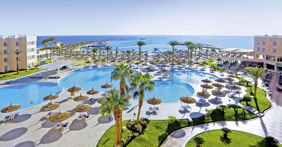 Een foto van het zwembad bij Beach Albatros Resort