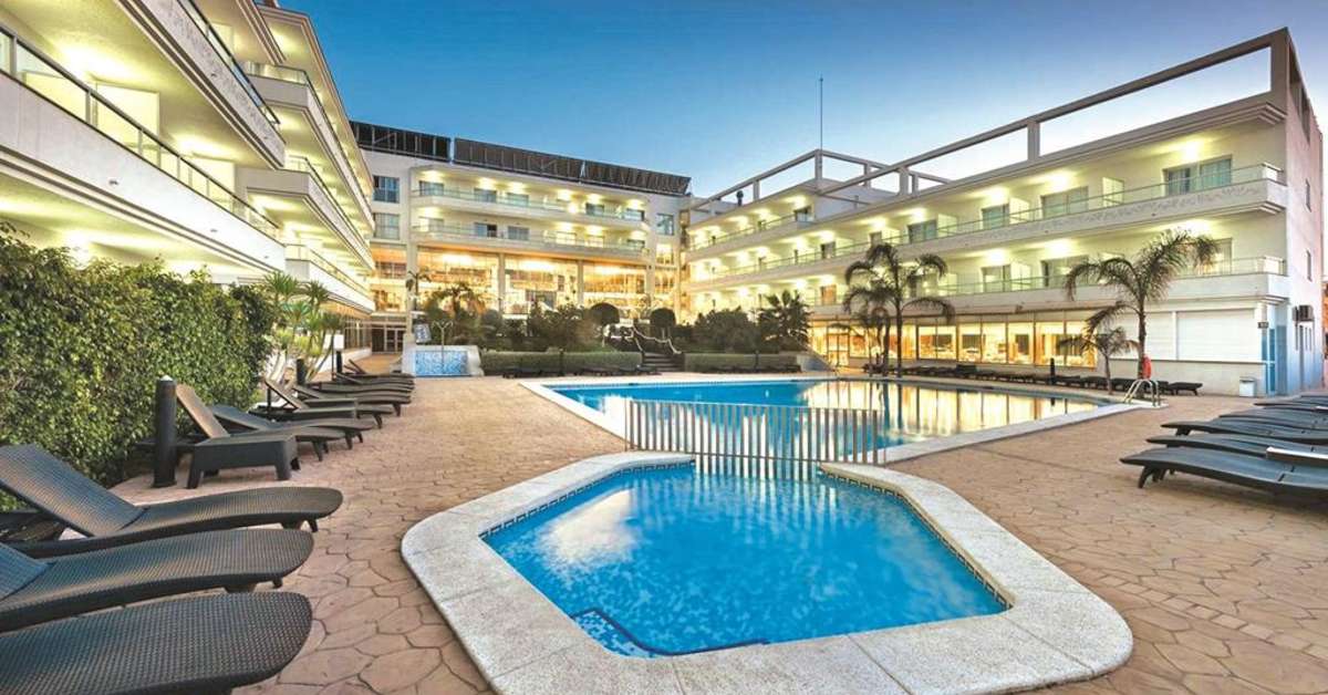 Een foto van het zwembad bij Sun Palace Albir