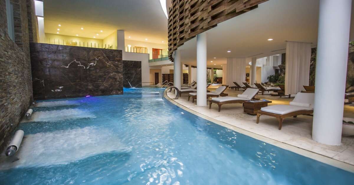 Een foto van het zwembad bij Grand Velas Riviera Maya Hotel