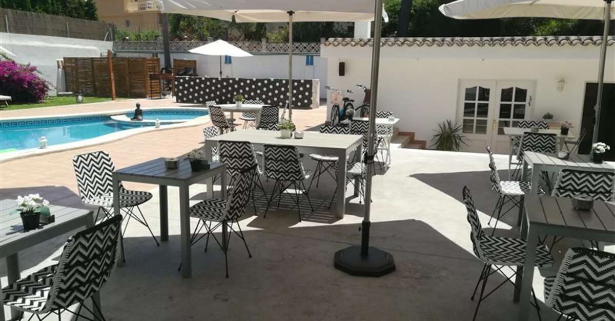 Een foto van het terras bij Hotel La Concha Soul