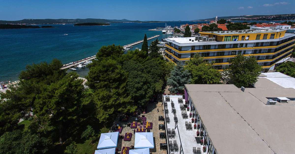 Een foto van de buitenkant van Hotel Adriatic