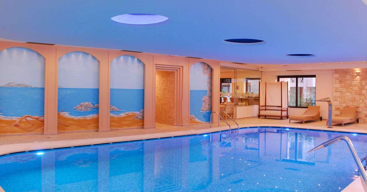 Een foto van het zwembad bij Cactus Royal Hotel
