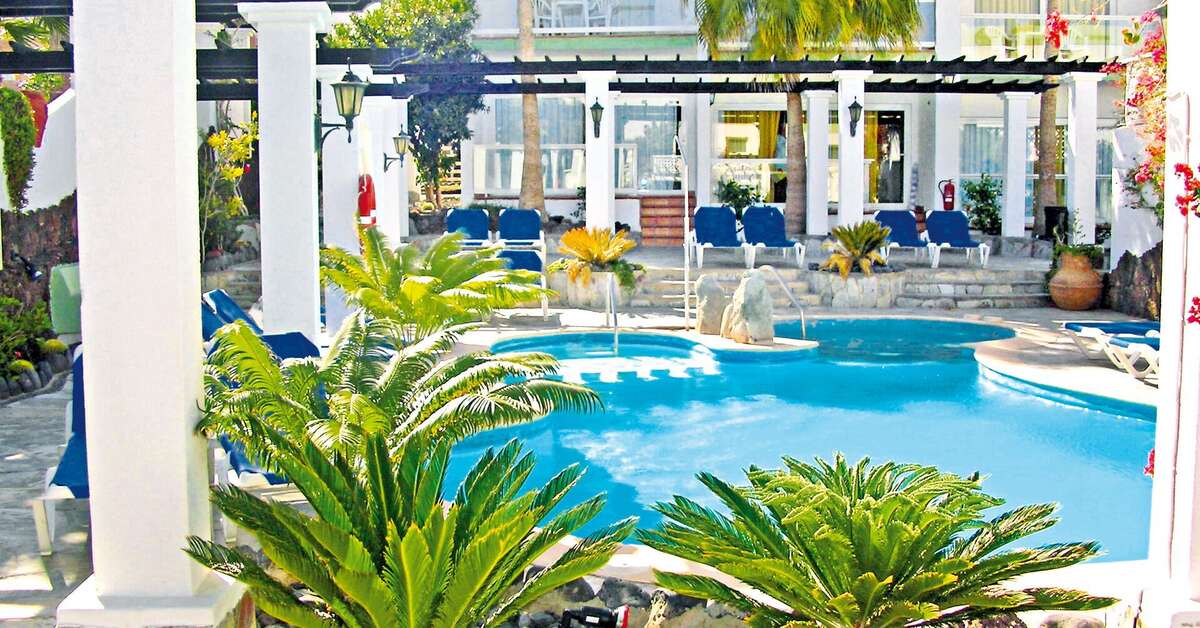 Een foto van het zwembad bij Aparthotel Esquinzo y Monte del Mar