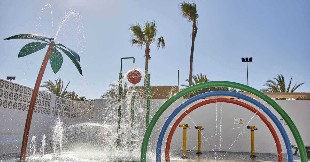Een foto van het zwembad bij Hotel Ibersol Torremolinos Beach