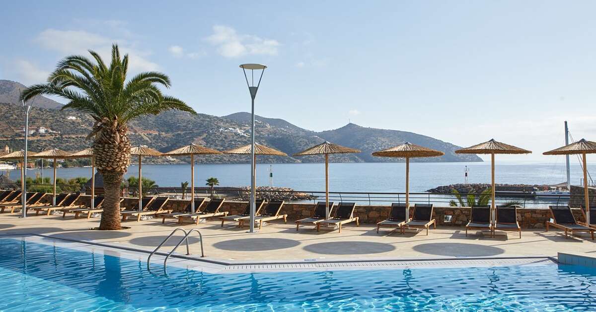 Een foto van het zwembad bij Wyndham Grand Crete Mirabello Bay