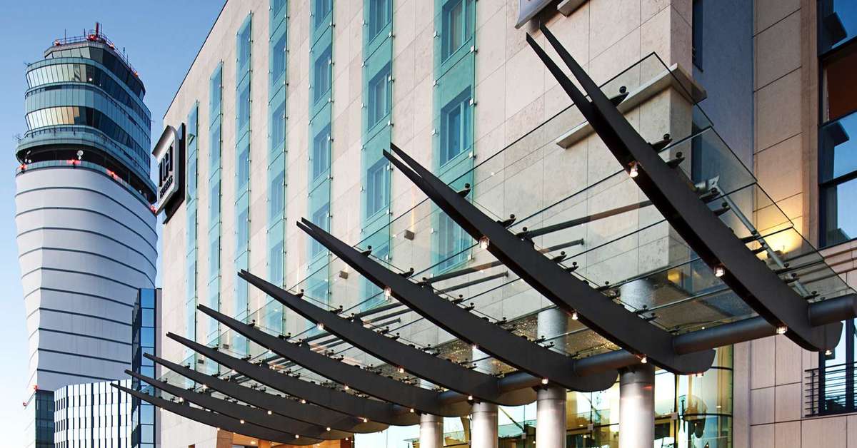 Een foto van de buitenkant van NH Vienna Airport Conference Center