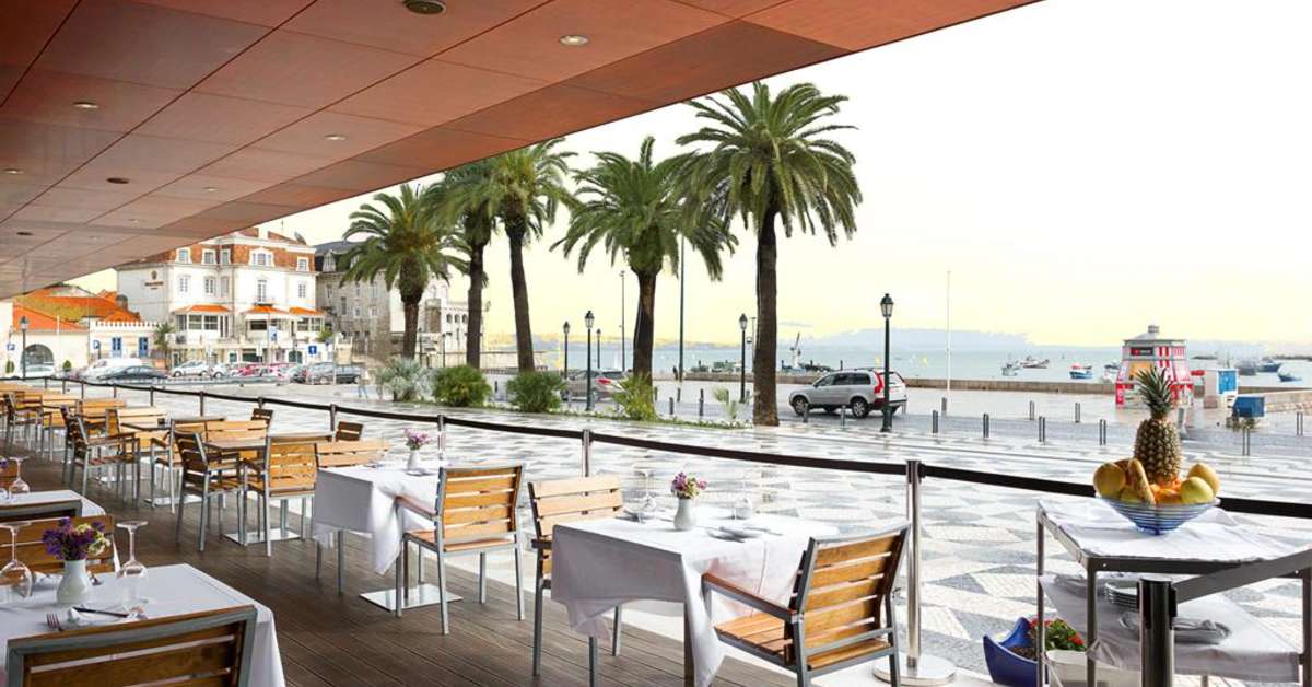 Een foto van het terras bij Hotel Baia