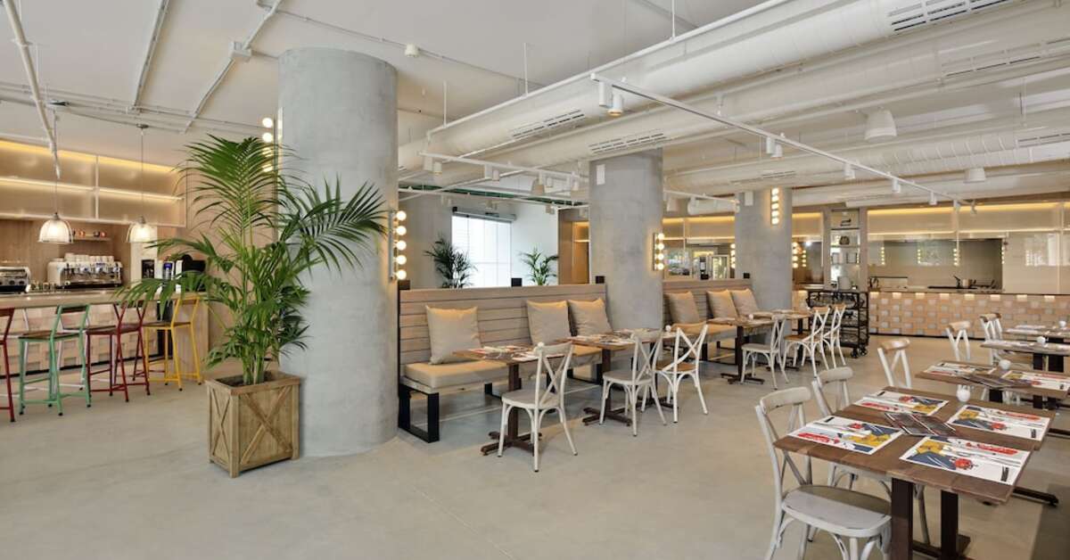 Een foto van het interieur van Innside by Melia Calvia Beach