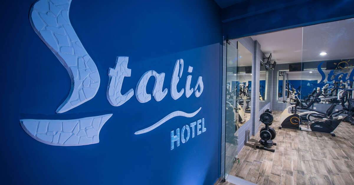 Een foto van de buitenkant van Stalis Hotel