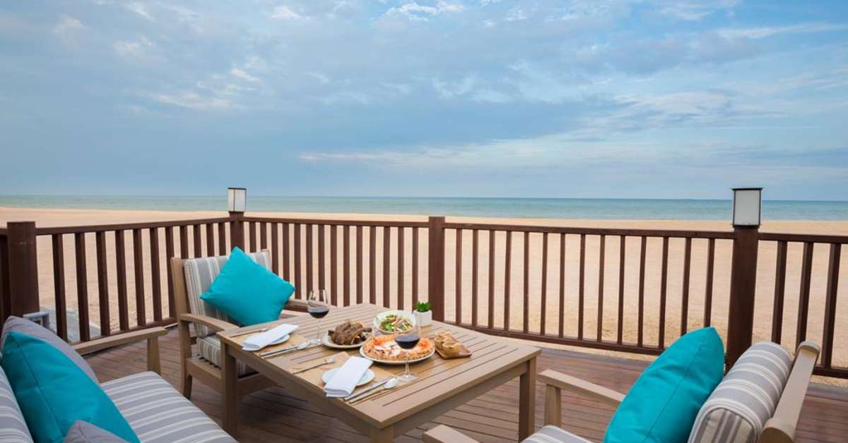 Een foto van het terras bij The Regent Cha am Beach Resort