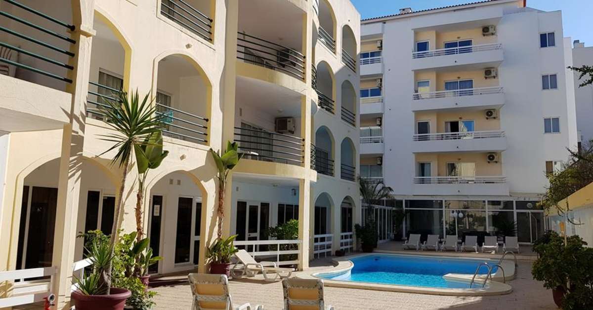 Een foto van het zwembad bij Aparthotel Calema