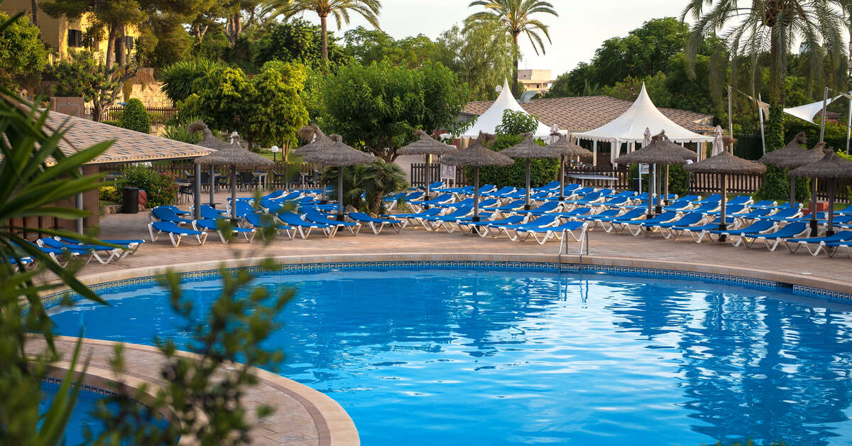 Een foto van het zwembad bij Salles Hotel Marina Portals