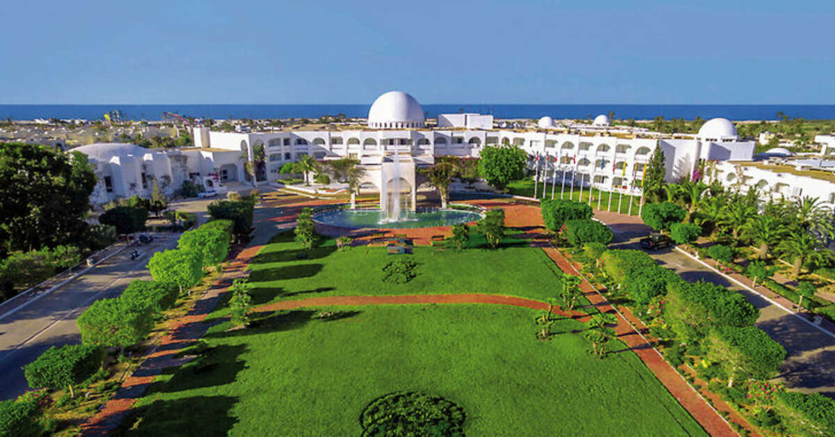 Een foto van de buitenkant van Djerba Plaza Thalasso & Spa