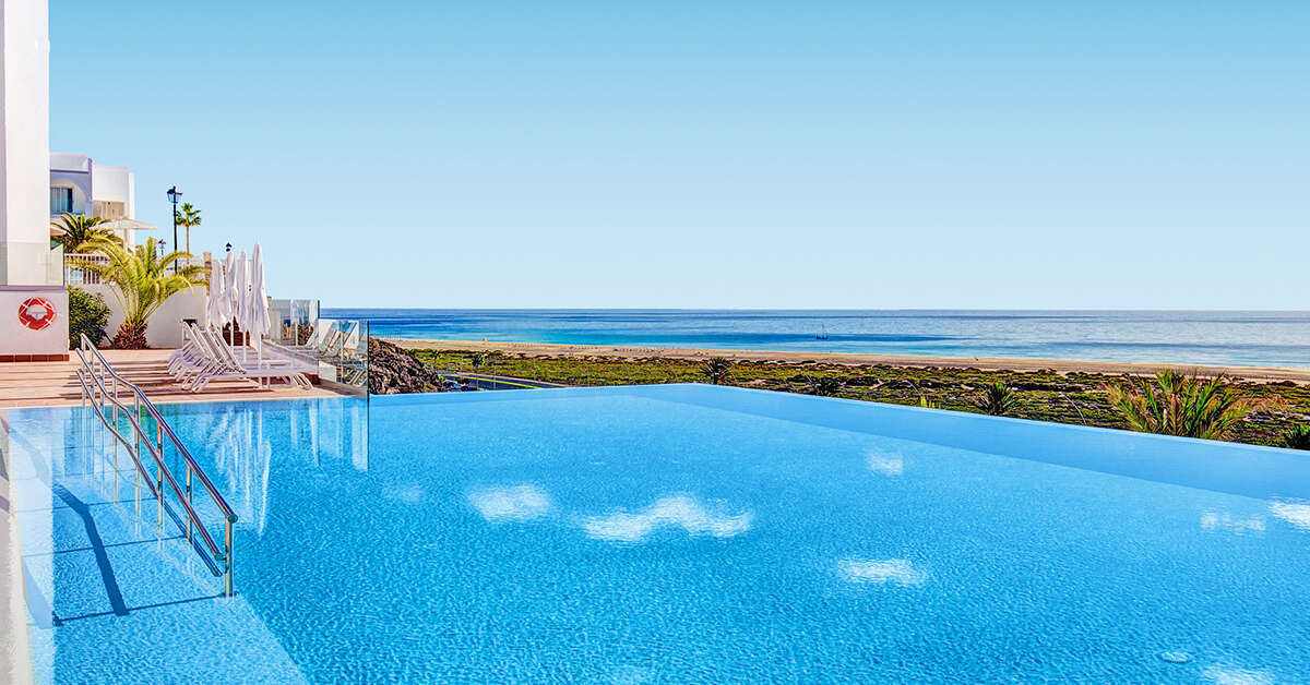 Een foto van het zwembad bij SBH Maxorata Resort